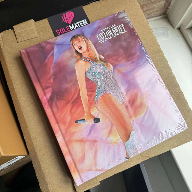 The Official Taylor Swift I The Eras Tour Book