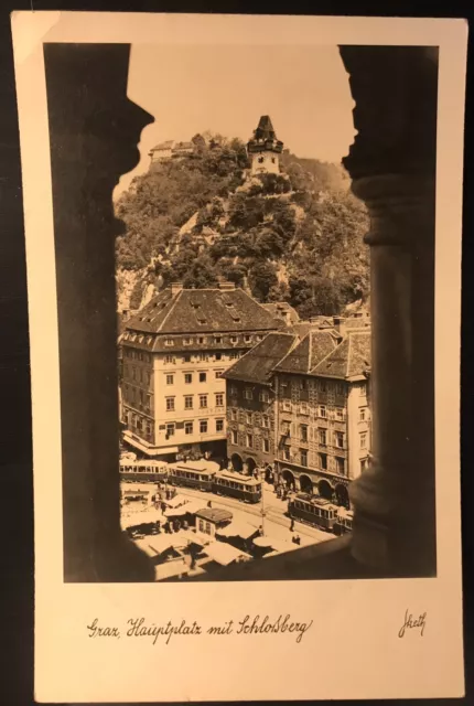 AK Graz Hauptplatz mit Schlossberg. seltene Aufnahme zwischen 2 Säulen.