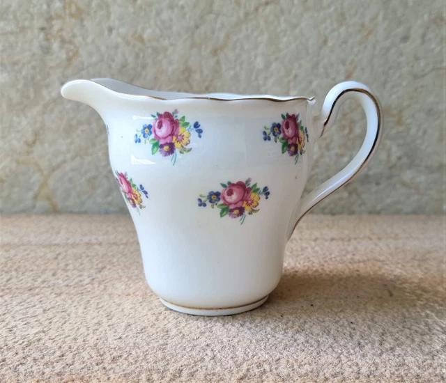 VINTAGE COLCLOUGH RED Roses Fine Bone China Cream Jug $25.00 - PicClick AU