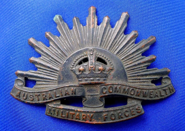ORIGINAL WW2 2/AIF AUSTRALIAN RISING SUN SLOUCH HAT BADGE by K G LUKE ...