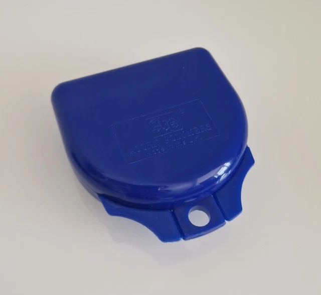 3 estuches retenedores y protector bucal