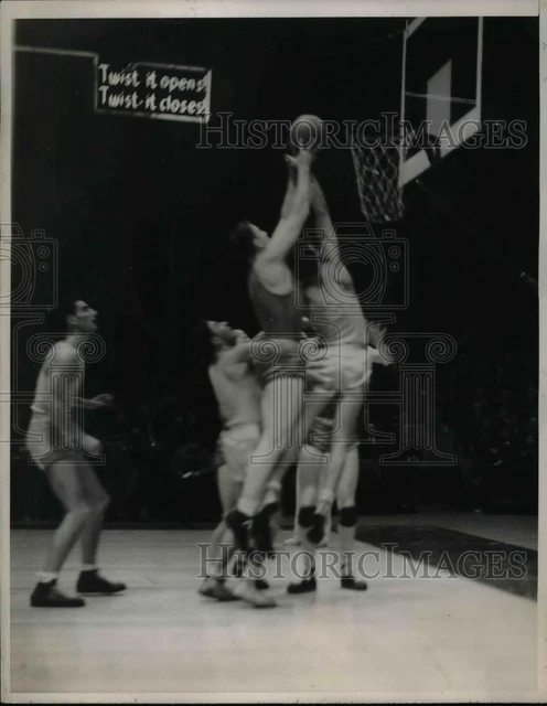 1936 Press Photo Vernon Vaugh, McPherson Oilers, Lou Dubin, Temple University