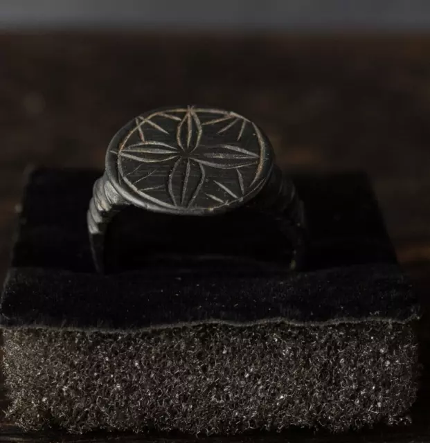 Beautiful Ring c.16th Century AD Authentic Ancient Ring with Floral Ornament