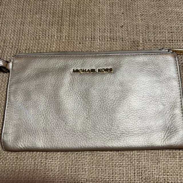 MICHAEL KORS Bedford Clutch Large Zip Pale Gold Tone Leather Wristlet Preowned