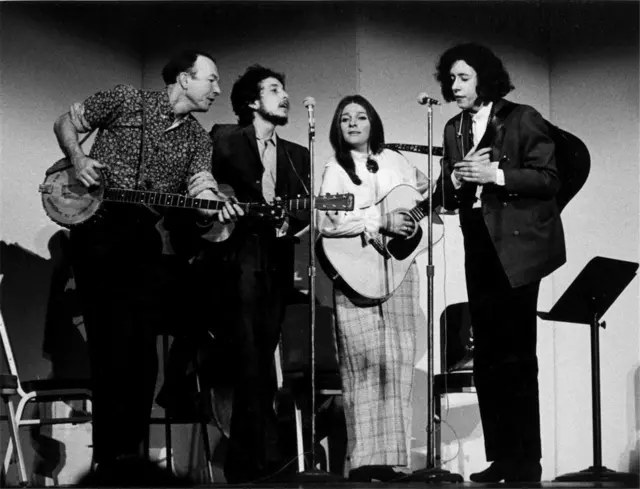 A Pete Seeger, Joan Baez With Bob Dylan And Arlo Guthrie Black And White 8x10 Pi