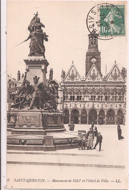 CPA - Saint-Quentin - Le Monument et L'Hotel de Ville