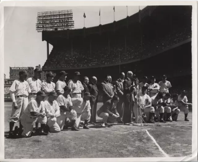 1949 Press Photo Hall of Famer Connie Mack has His Day at Yankee Stadium