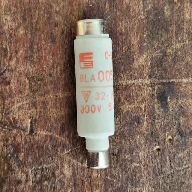 BLA010 10A Slow Blow Bottle Fuse 600 Vac 10Amp 600VAC #F14 - Foto 12
