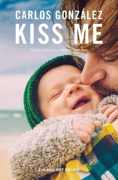 Kiss Me : How to Raise Your Children With Love, Paperback by González, Carlos...
