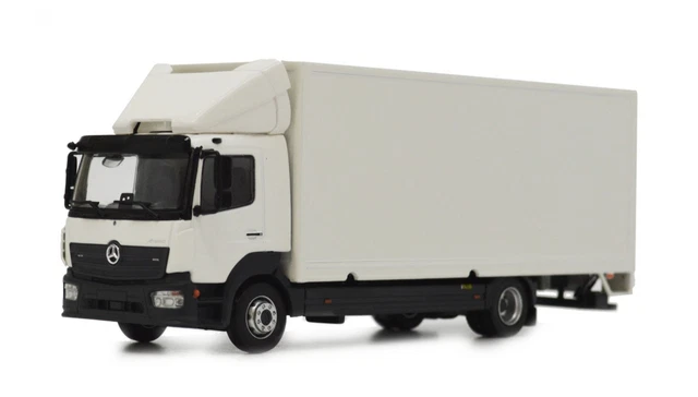MArge Models propose des véhicules de transports Mercedes