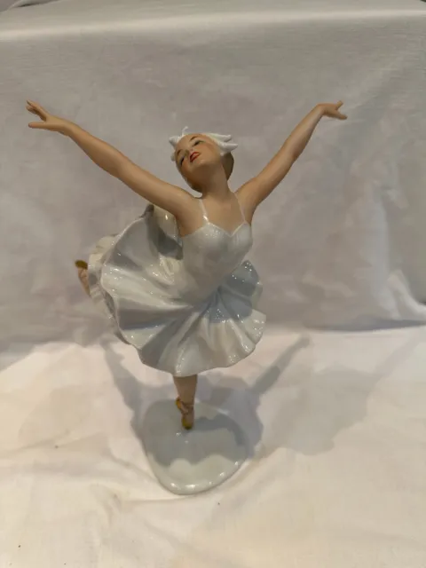 Wallendorf Pocelain Pottery Ballerina figurine - Factory Mark 1683 - Germany