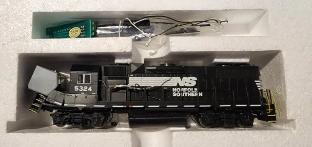Life-Like Proto 2000 HO GP38-2 Diesel Engine NS#5324 For PARTS