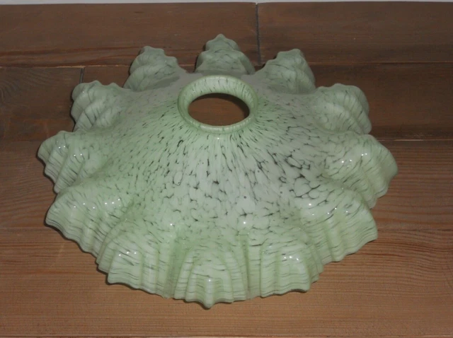 PETIT ABAT JOUR en opaline blanche et liseré vert EUR 35,00 - FR
