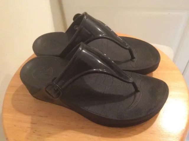 FitFlop Women's US 5 Sandals Black gel buckle Wedge Thong Flip Flops Shoe