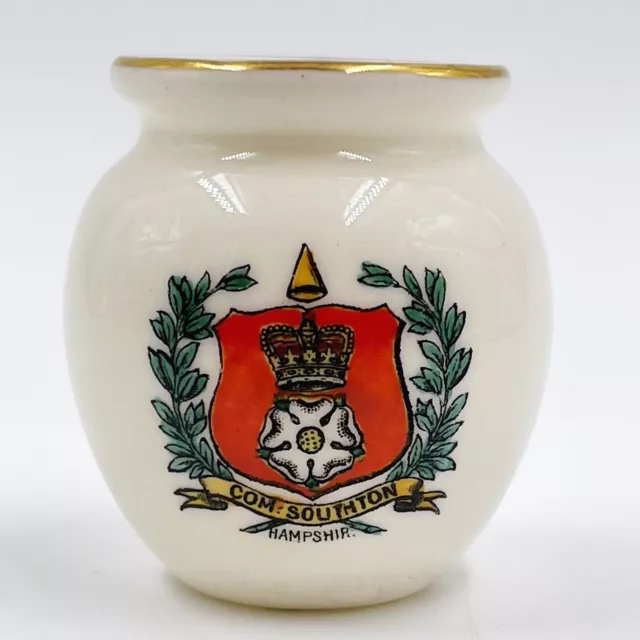 Vintage Wh Goss Crested China Model Of Windsor Urn- Com Southton Hampshire Crest