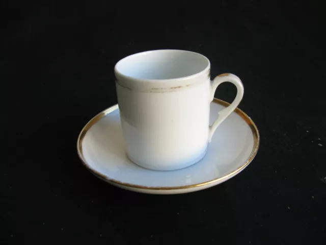 Tasse de forme Litron et sous tasse ancienne en porcelaine de Paris