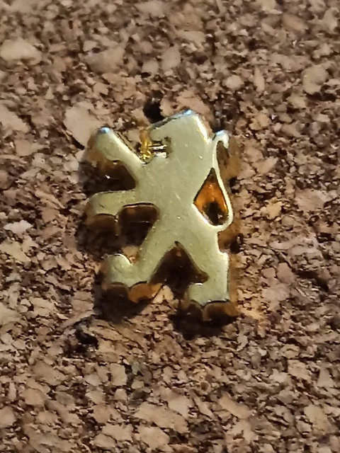 Pin's Peugeot – Auto Car SIAA Lion, Concession Angers 49, Vintage