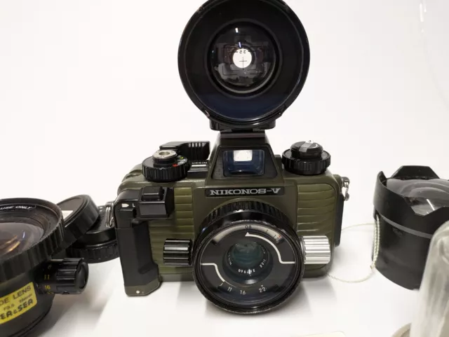 Nikon Nikonos V Green Olive Unterwasser Kamera mit 35 und 17mm Objektiv 2