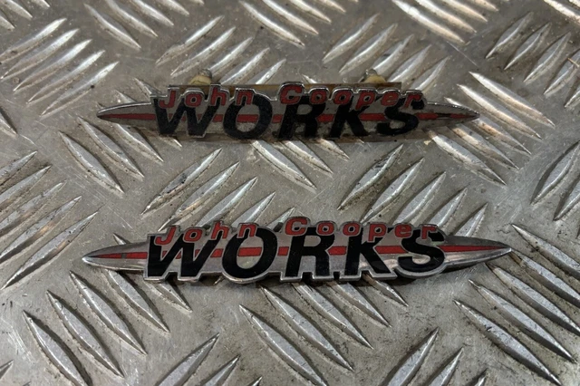 La MINI Cooper SE Diventa JCW Con Un Nuovo Pacchetto Estetico - Foto 3