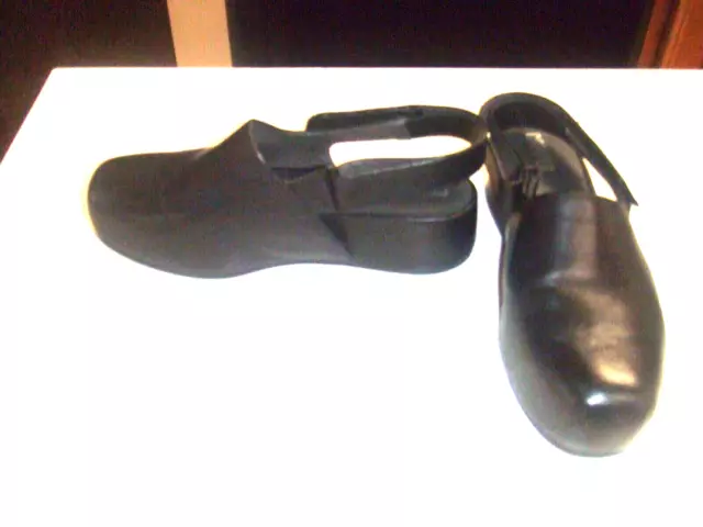 CAMPER black leather closed toe clogs/wedges. Super cute! Size 9/40.