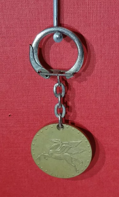 Original alter MOBIL ÖL Mobiloil Jubiläums-Schlüsselanhänger 1866-1966 Metall