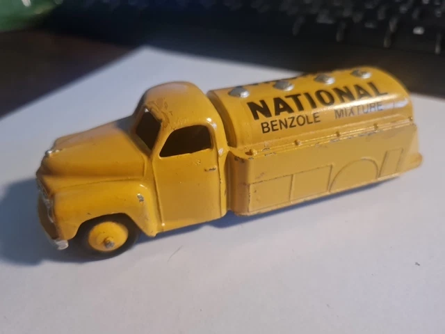 DINKY TOYS ANGLETERRE 1/43 ème CAMION CITERNE STUDEBAKER CASTROL +++ EUR 25,00 - FR