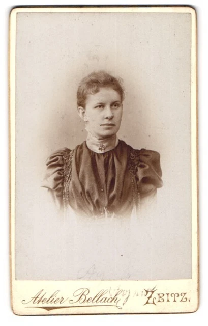 Fotografie Carl Bellach, Zeitz, Weberstr. 17, Junge Dame mit zurückgebundenem H