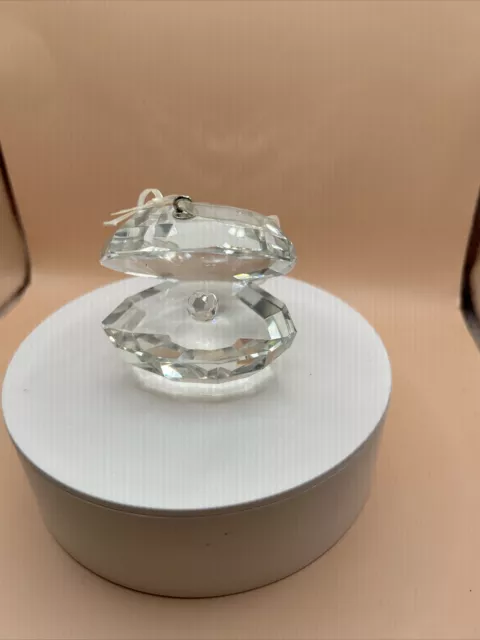Swarovski Crystal Clam Shell With Crystal Bead Inserted