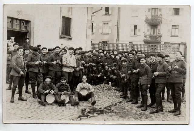 Thème VIE MILITAIRE & Guerre - CARTE PHOTO Non située - beau groupe de bidasses