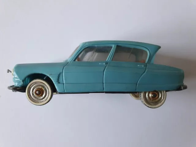 CITROEN AMI 6 Berline / Couleur Bleu / Les Miniatures de NOREV / 1:43