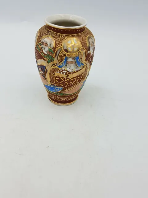 Petit vase en porcelaine japonaise vintage moriage peint à la main dieux divinités élevé or
