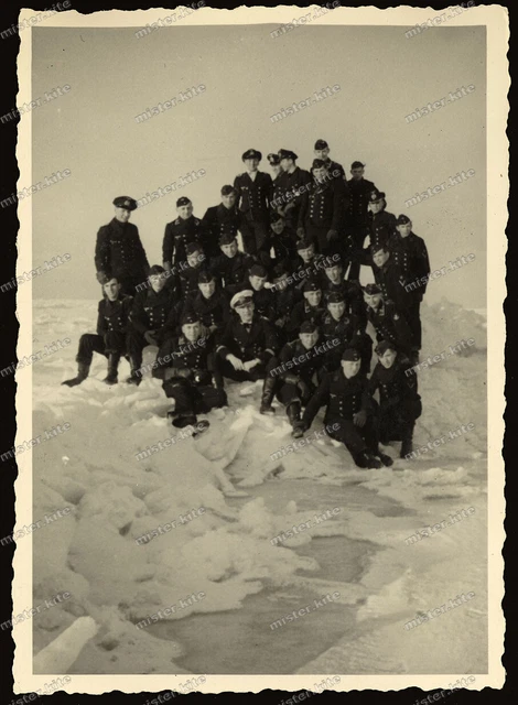 FOTOUBOOTU 3024. UFLOTTILLEBESATZUNGCREWKRIEGSMARINE2.WK73