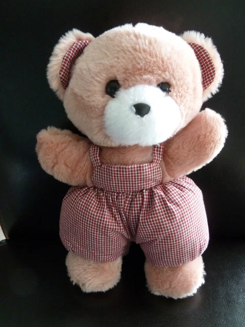P4.  DOUDOU PELUCHE NOUNOURS OURS  VIEUX ROSE SALOPETTE ROUGE 26 cms NEUF*