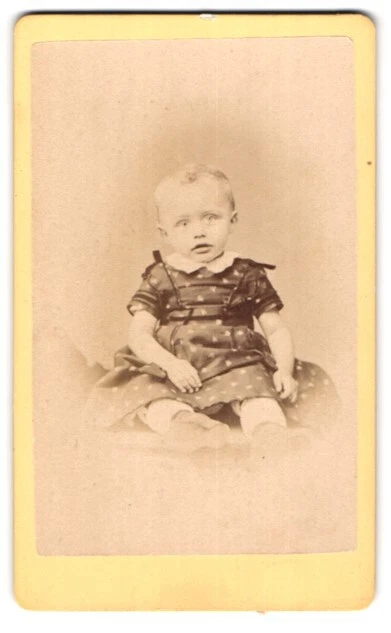 Photography Otto Wigand, Zeitz, Stephanstrasse 45, toddler in a flowery dress