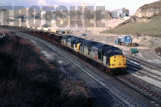 35MM SLIDE BR British Rail Diesel Loco Class 37 37509 Peak Dale 1996 ...