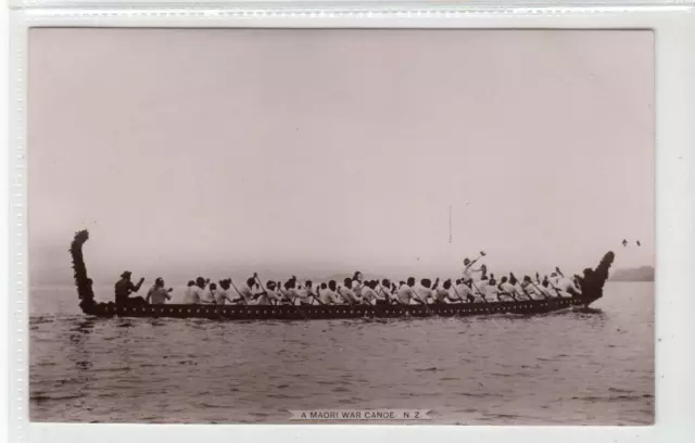 A MAORI WAR CANOE: New Zealand postcard (C58433)