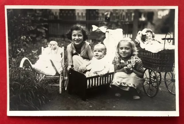 Privat Foto AK Kinder um 1930 Kinder mit Puppen Porzellankopf Puppe ( 93865