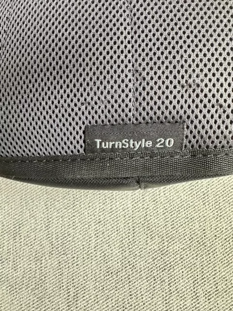 Think Tank TurnStyle 20 Sling Camera Bag (black/blue)
