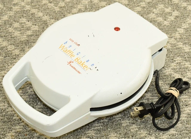 Toastmaster Easy Clean Non Stick Belgian Waffle Iron Baker 233 1.A6 - FAST SHIP