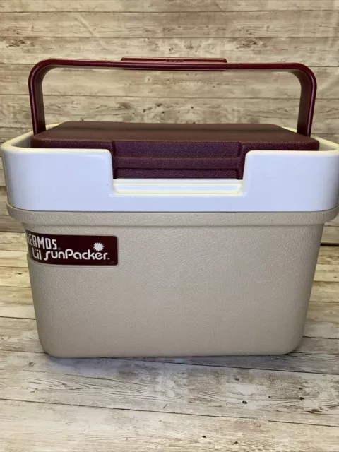 https://www.picclickimg.com/TgEAAOSwvydgson8/Vintage-Thermos-Lil-Sunpacker-Cooler-65-qt-Model.webp