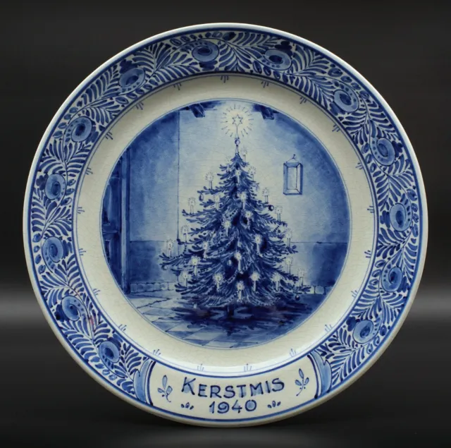 A PERFECT  Porceleyne Fles blue & white 10 inch Delft plate Christmas 1940 WW2