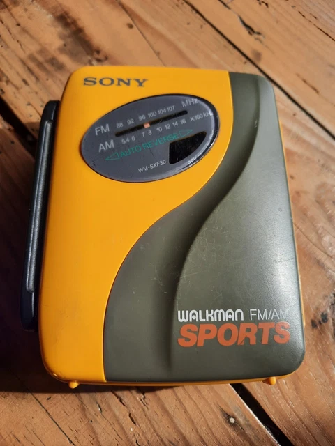 SONY WM-SXF30 SPORTS Walkman, AM/FM Radio Cassette Player EUR 29,00 ...