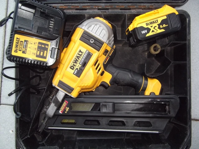 DeWalt DCN692 18 Volt Due Stadi Batteria 90mm (senza spazzole)