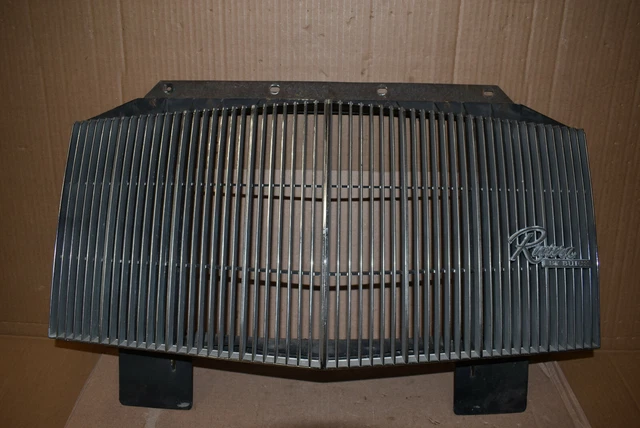 1979 1980 Buick Riviera Grille With Emblem Nice Shape