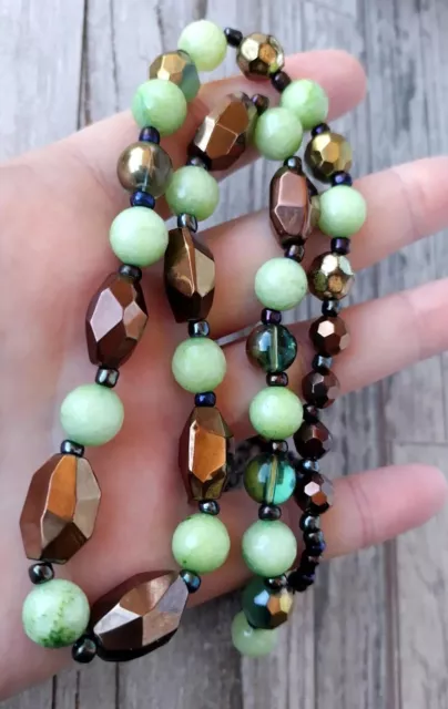 Beautiful Vintage green stone 💚 and glass necklace