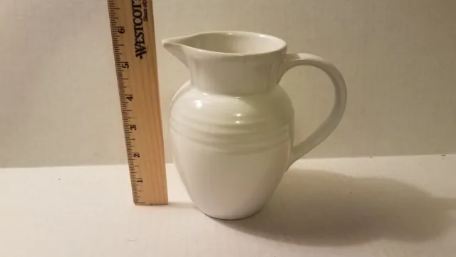 Le Creuset Small White Stoneware Ceramic Jug Pitcher Creamer 22 oz