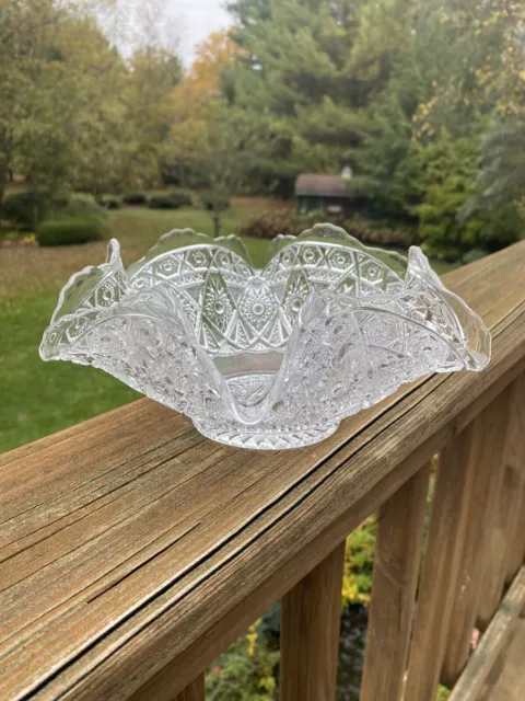 Gorgeous Early American Pressed Glass Diamond Lace EAPG Ruffled Bowl 9” across