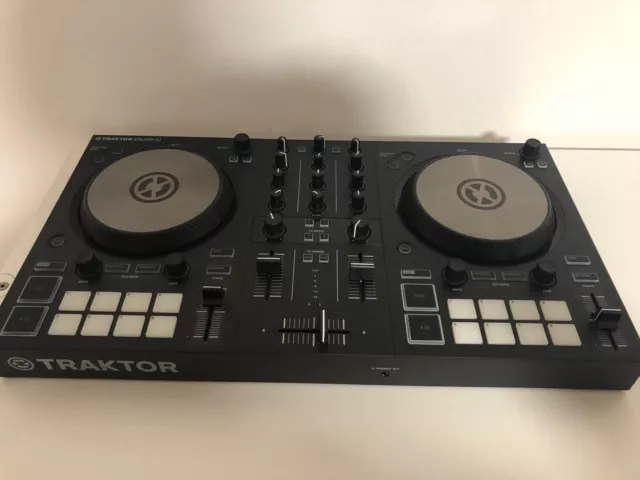 Native Instruments TRAKTOR KONTROL S2 2-Deck Controller - Schwarz