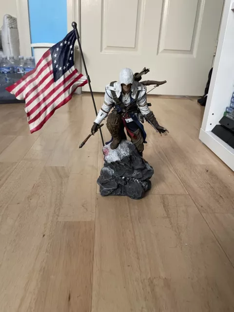 Assassins Creed Connor Statue Freedom 2012. Collector's Edition - With Flag