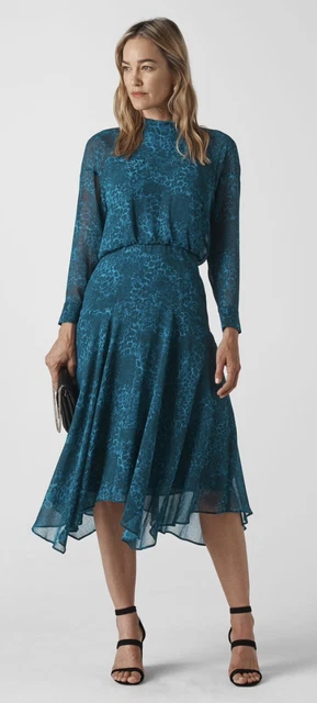 Carlotta deals dress whistles